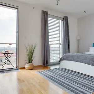 https://sunny-apartment.praguehotelsweb.com